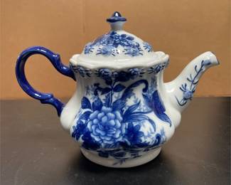 Blue and White Floral Porcelain Teapot with Lid (3/5)
