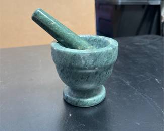 Green Marble Pedestal Mortar and Pestle (2/4)