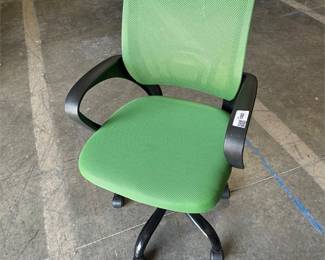 Green Mesh Office Chair with Black Armrests (2/2)