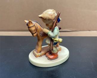 Goebel Hummel “Prayer Before Battle” Figurine No. 20 (2/5)