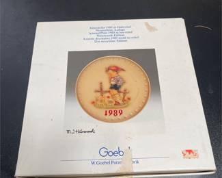 Goebel M.J. Hummel 1989 Farm Boy Annual Plate with Box (4/4)