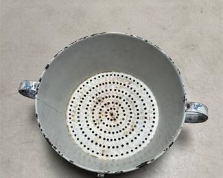 Blue-and-White Enamelware Pedestal Colander (5/6)