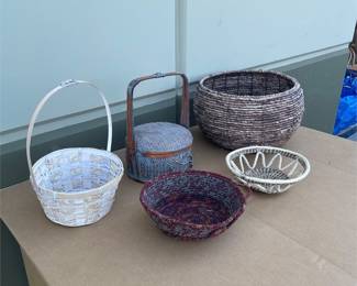 Assorted Woven Baskets with Lidded Carrier (3/5)