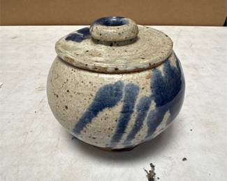 Lidded Stoneware Jar with Blue Brush Decoration (2/2)