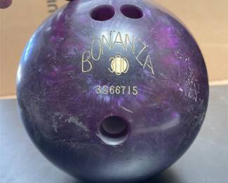Columbia 300 Bonanza Purple Bowling Ball (2/3)