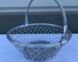 Woven Aluminum Basket with Twisted Swing Handle (2/2)