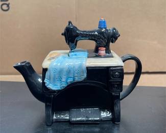Giftcraft Hand-Painted Sewing Machine Teapot (2/4)