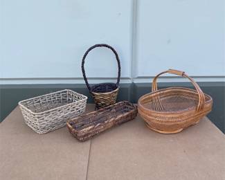 Assorted Woven Baskets and Rectangular Tray (2/4)