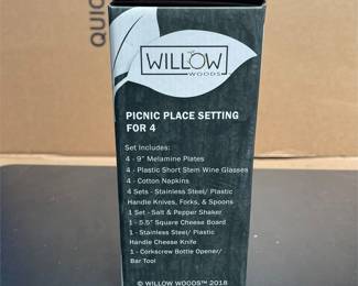 Willow Woods Picnic Place Setting for Four (3/3)