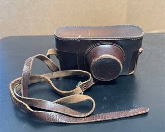 Leica IIIa 35mm Rangefinder Camera with Leather Case (4/8)
