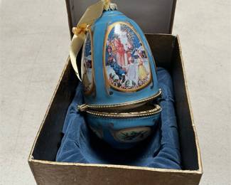 Mr. Christmas Blue Santa Musical Egg Ornament