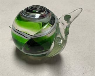 Green Swirl Art Glass Snail Paperweight (2/6)