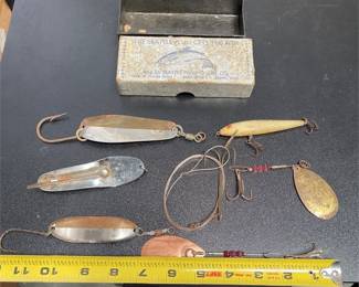 Vintage Fishing Lures & Seattle Fishing Lure Co. Box (4/4)
