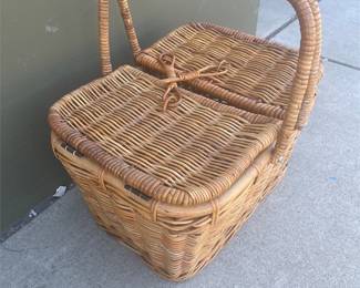 Wicker Picnic Basket with Twin Hinged Lids (3/4)