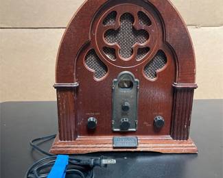 Thomas Model 317 Cathedral AM/FM Radio with Cassette Player (2/5)