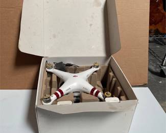 DJI Phantom 3 Quadcopter Drone (2/3)
