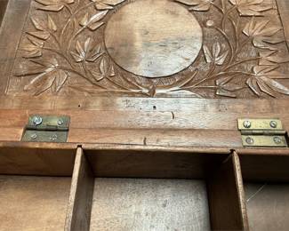 Carved Wooden Keepsake Box with Leaf Decoration (5/6)