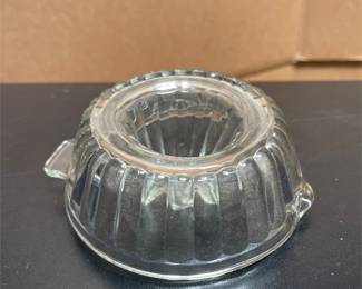 Clear Glass Citrus Juicer with Tab Handle (3/4)