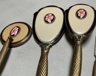 Floral Vanity Set with Mirrors, Brush and Nail File (4/5)