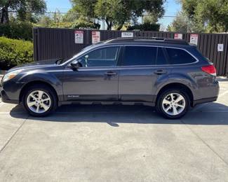 2013 Subaru Outback 2.5i Limited AWD Wagon with Service Records (2/20)