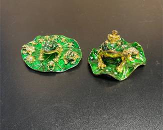 Green Enamel Frog Trinket Boxes on Lily Pads (2/5)