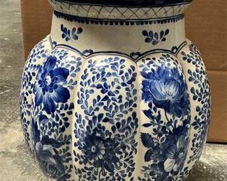Aluminia Eremitage Blue and White Faience Vase (2/6)