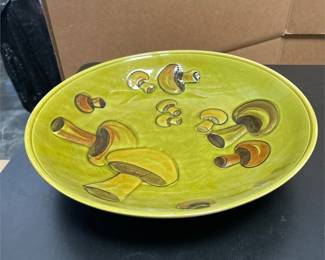 Green Glazed Ceramic Mushroom Serving Bowl (2/3)