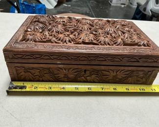 Carved Wooden Keepsake Box with Leaf Decoration (6/6)