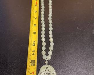 Pale Green Bead Necklace with Carved Bird Pendant (4/4)