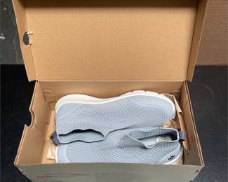 Spenco Yoga Stretch Women's Gray Slip-On Shoes, Size 8.5D (2/3)