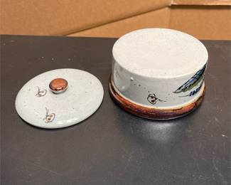 Stoneware Covered Bowl with Bird and Floral Decoration (5/5)