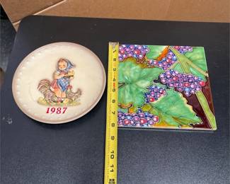 Goebel Hummel 1987 Annual Plate & Grape Ceramic Tile (3/4)