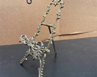 Ornate Brass-Tone Metal Tabletop Display Easel (3/5)