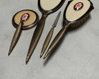 Floral Vanity Set with Mirrors, Brush and Nail File (2/5)