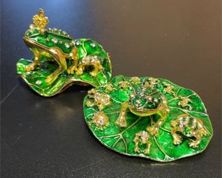 Green Enamel Frog Trinket Boxes on Lily Pads (3/5)