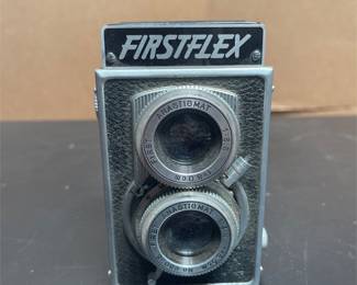 Tokiwa Seiki Firstflex TLR Camera with Leather Case (4/7)