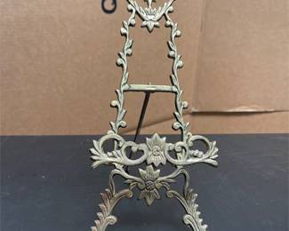 Ornate Brass-Tone Metal Tabletop Display Easel (2/5)