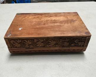 Carved Wooden Keepsake Box with Leaf Decoration (3/6)