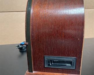 Thomas Model 317 Cathedral AM/FM Radio with Cassette Player (3/5)