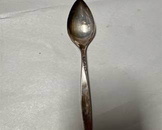 Oneida Community Winsome Silverplate Spoon (2/3)
