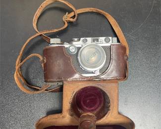 Leica IIIa 35mm Rangefinder Camera with Leather Case (5/8)
