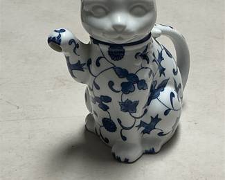 Blue and White Floral Ceramic Cat Teapot (2/5)