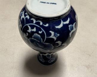 Chinese Blue and White Floral Porcelain Vase (3/6)