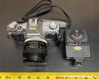 Canon AT-1 35mm SLR Camera with 50mm Lens and Flash (3/5)