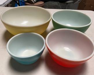 Pyrex Primary Colors Nesting Mixing Bowl Set (2/7)