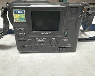 Sony Mavica MVC-FD88 Digital Camera with Targus Case