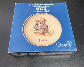 Goebel M.J. Hummel 1975 Annual Collector Plate (3/3)