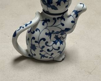 Blue and White Floral Ceramic Cat Teapot (4/5)