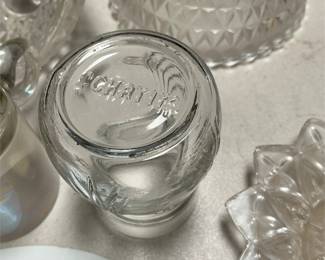 Decorative Porcelain and Patterned Glass Tableware Lot (4/6)