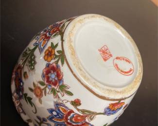 Chinese Porcelain Cachepot with Floral Decoration (4/4)
